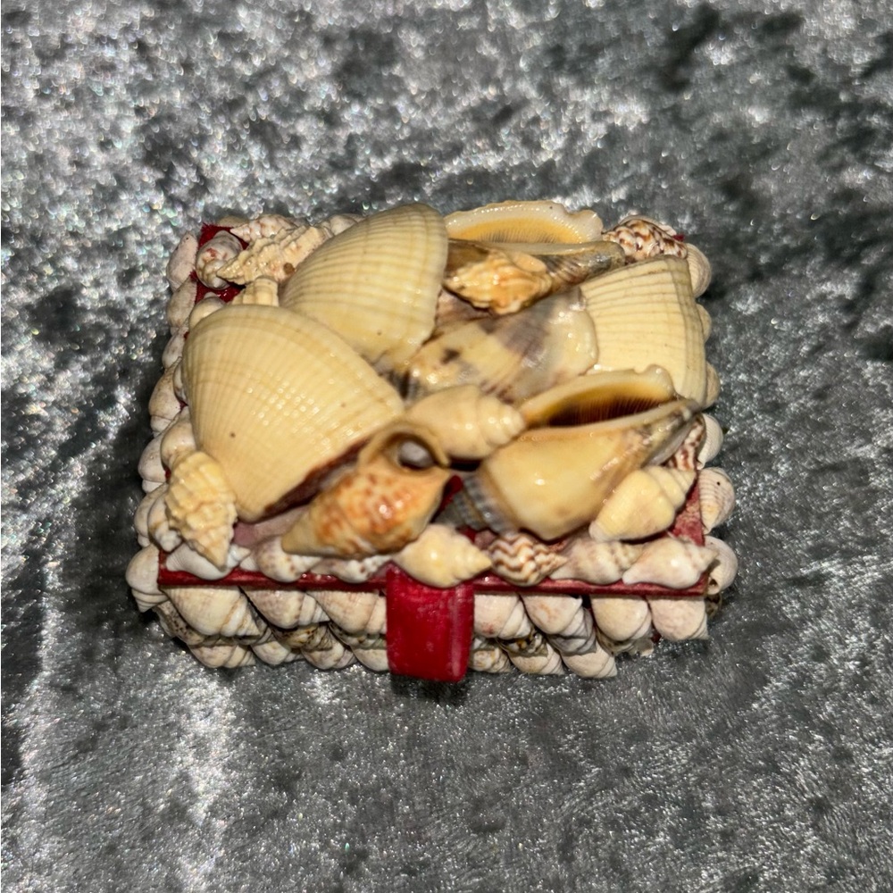 Vintage seashell trinket box